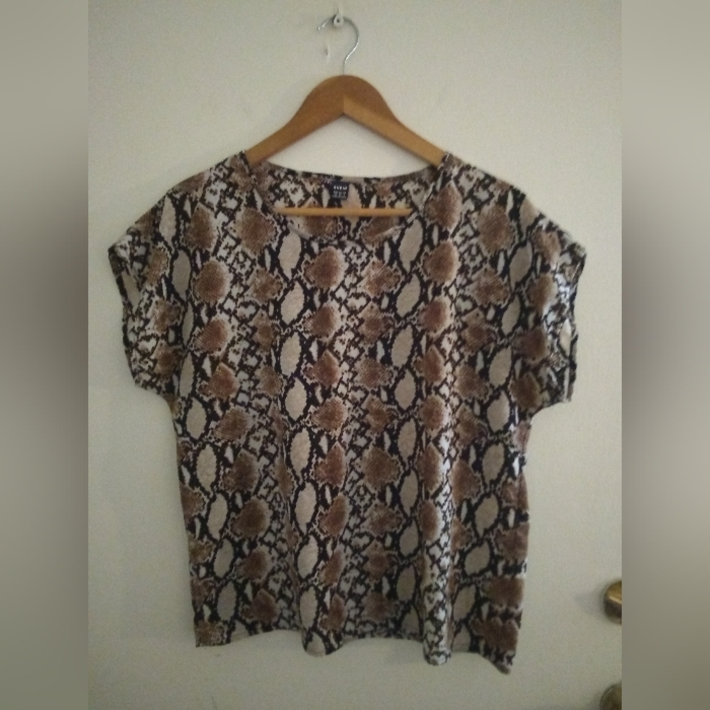 SHEIN Top - Picture 4 of 4